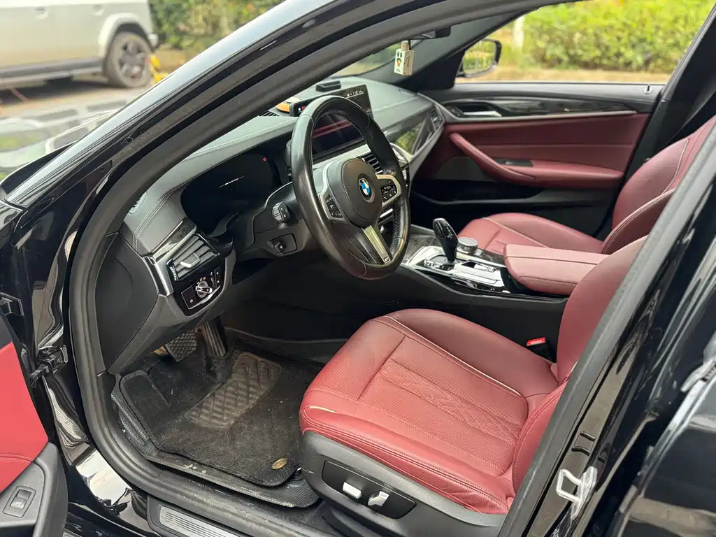 BMW 5 Series — миниатюра 9