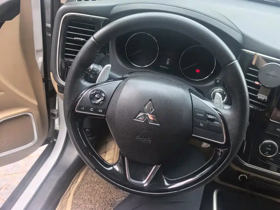 Mitsubishi Outlander — миниатюра 15