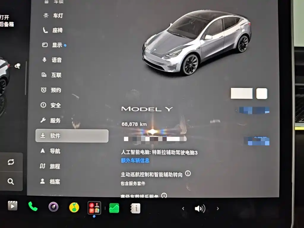 Tesla Model Y — миниатюра 12