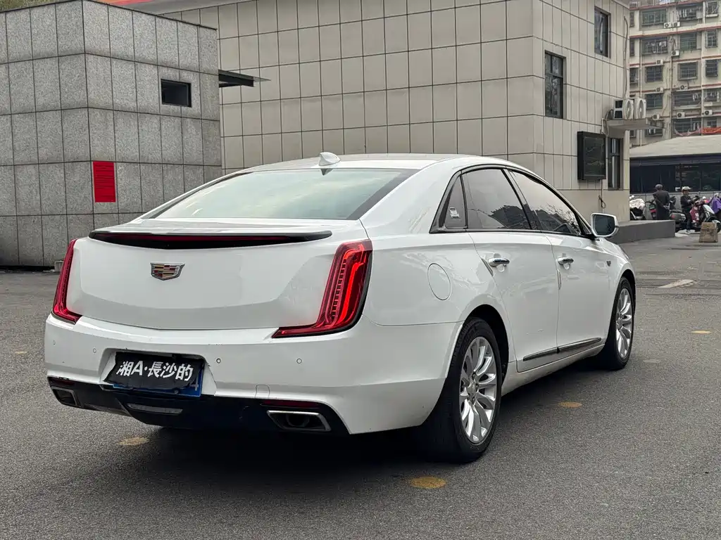 CADILLAC XTS