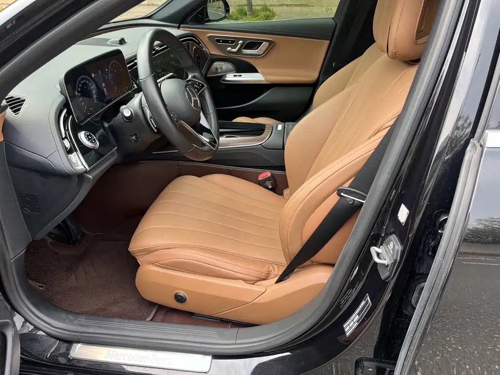 Mercedes-Benz E-Class — миниатюра 31