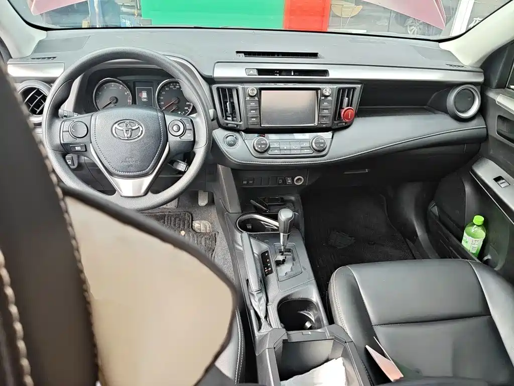 Toyota RAV4 — миниатюра 13