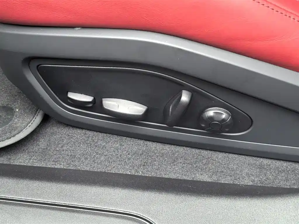 Porsche Taycan — миниатюра 29