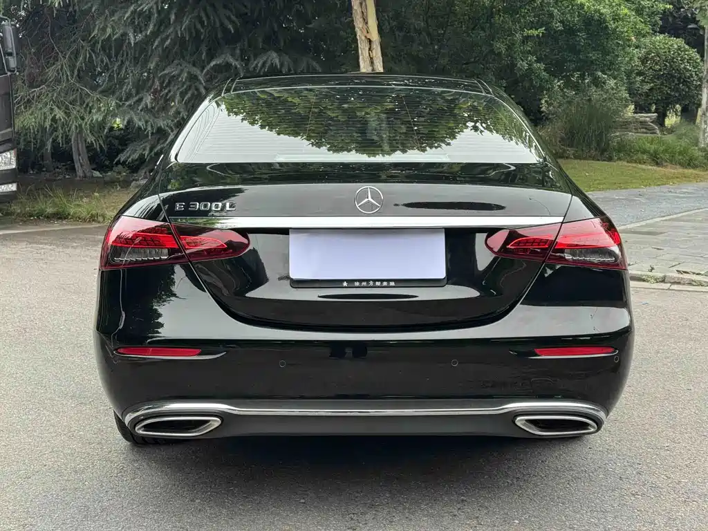Mercedes-Benz E-Class — миниатюра 10