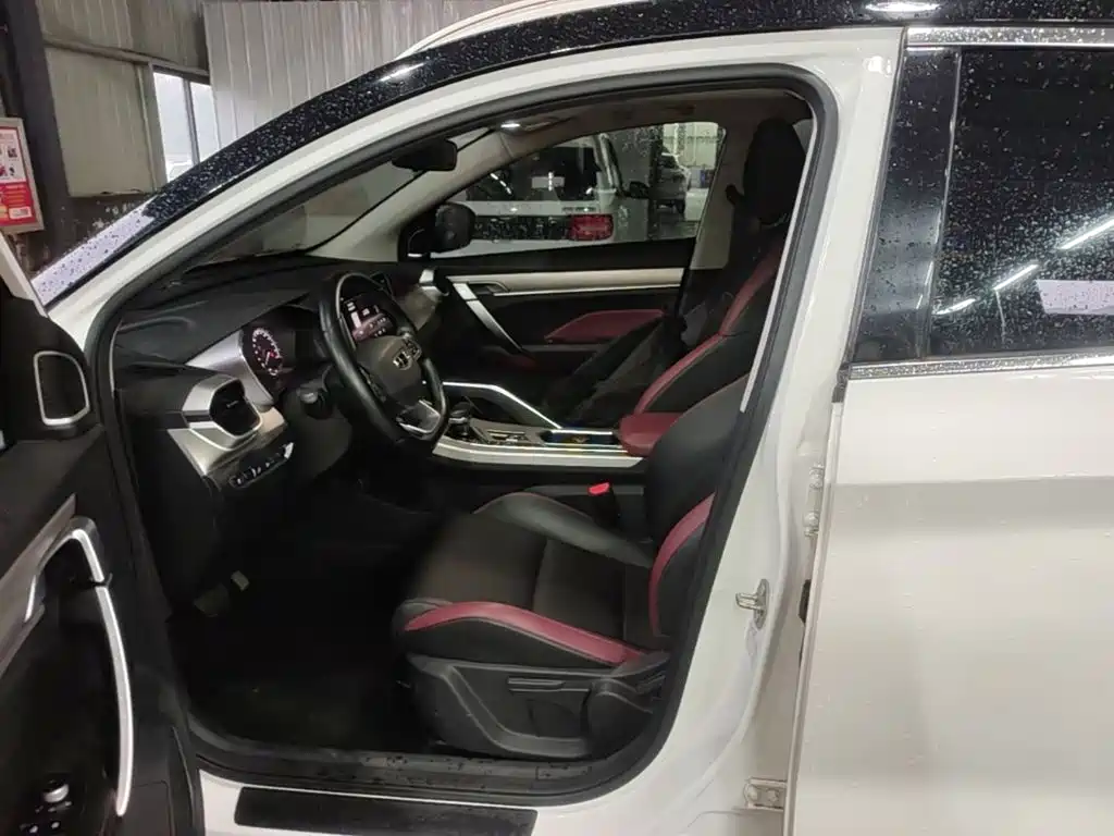 Geely Binyue — миниатюра 15