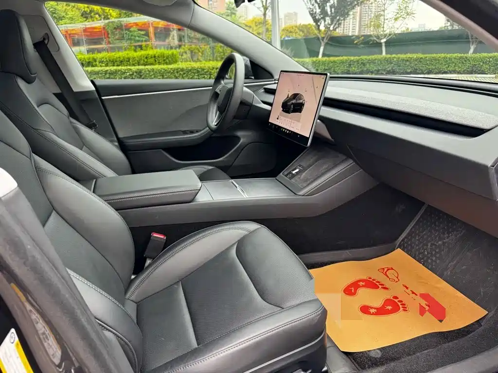 Tesla Model 3 — миниатюра 4