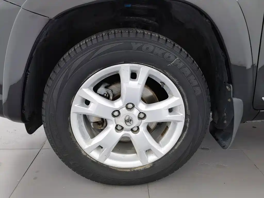Toyota RAV4 — миниатюра 17