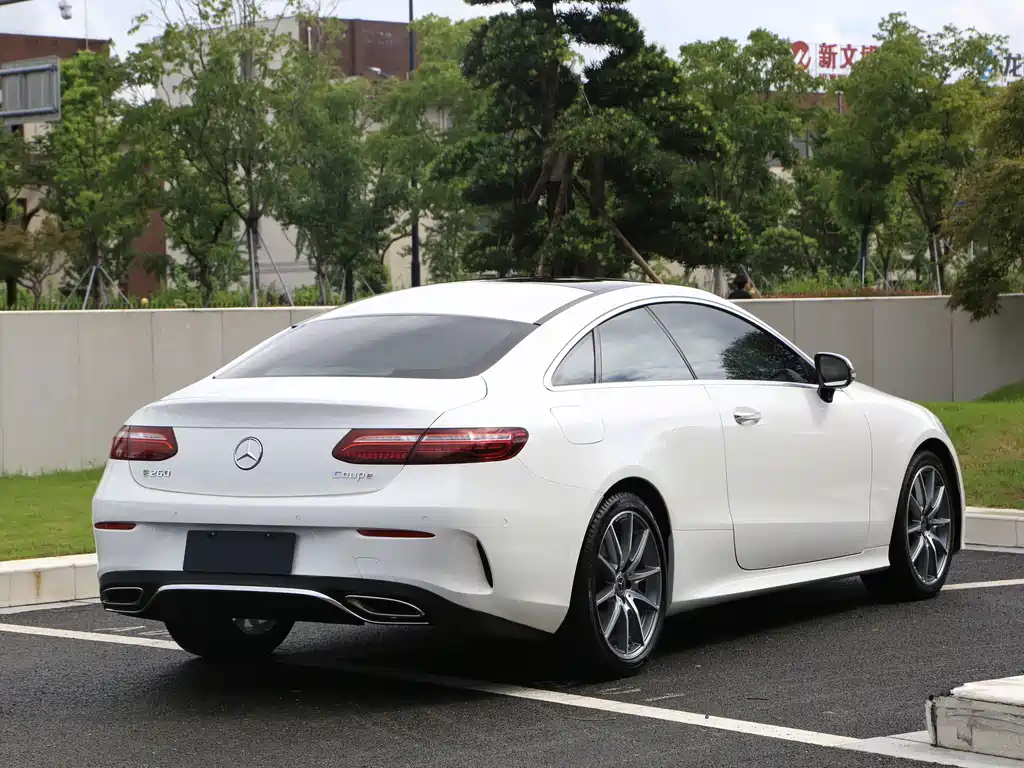 Mercedes-Benz E-Class (Import) — миниатюра 21