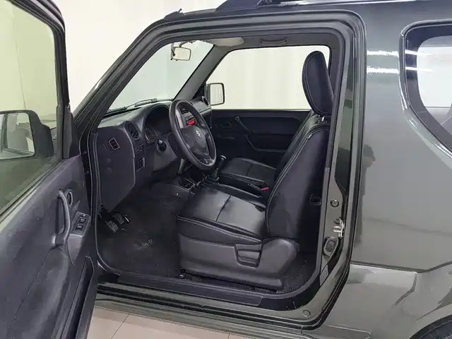 Suzuki Jimny — миниатюра 12