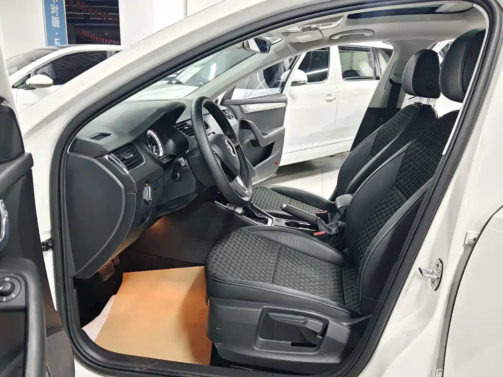 Skoda Octavia — миниатюра 5