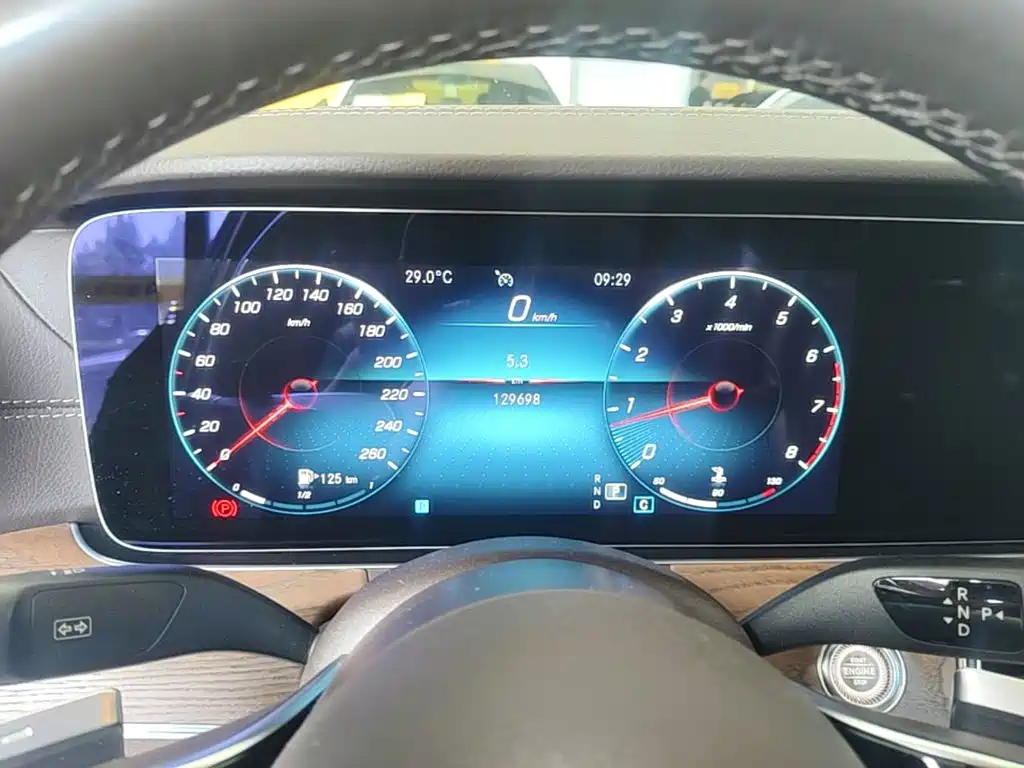 Mercedes-Benz E-Class — миниатюра 12