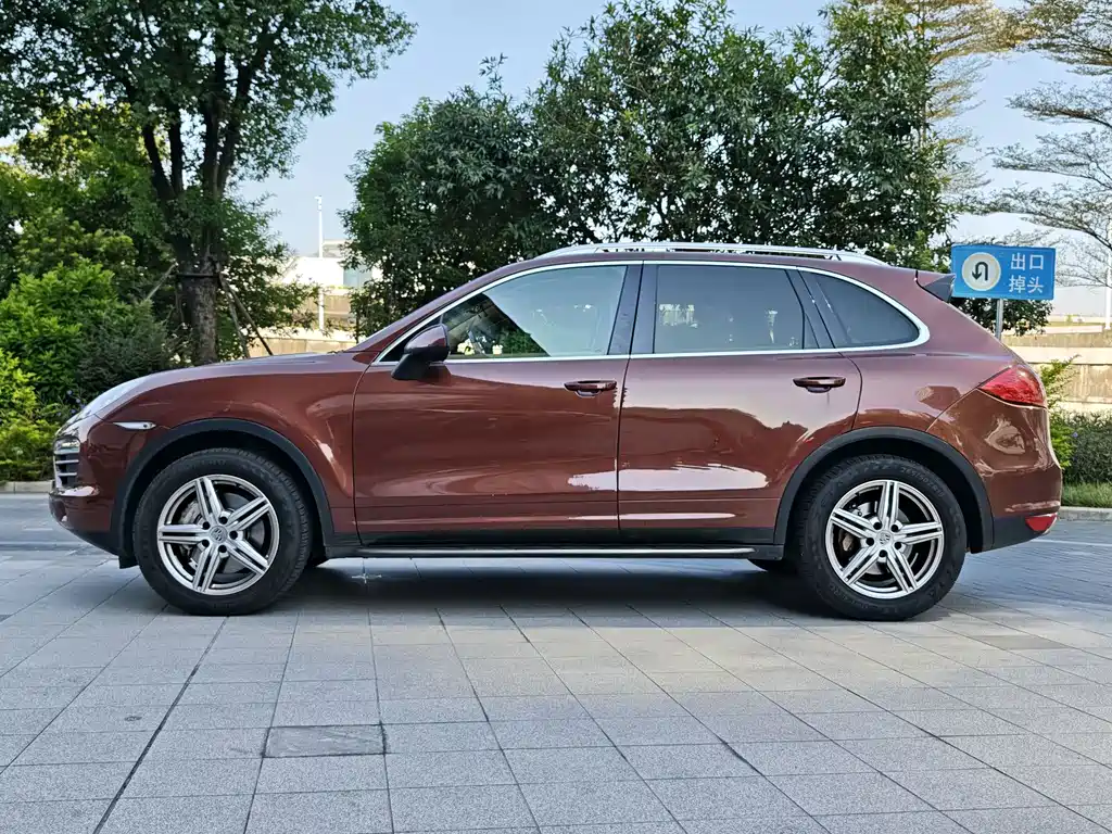 Porsche Cayenne — миниатюра 9