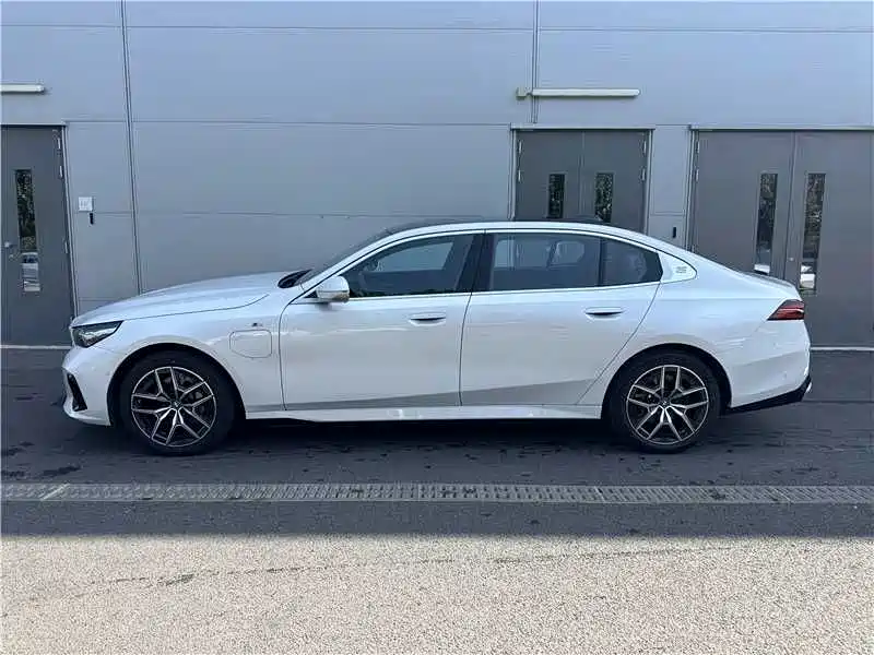 BMW i5 — миниатюра 4