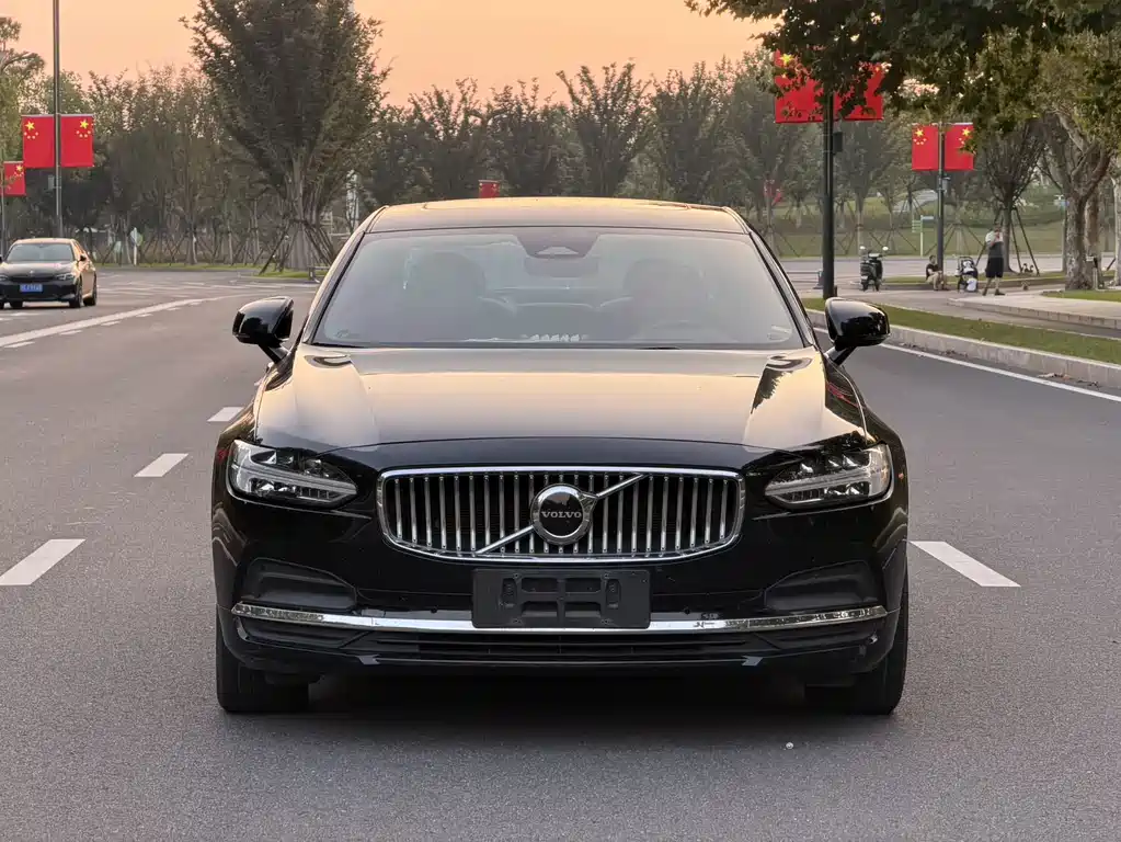 Volvo S90 — миниатюра 2