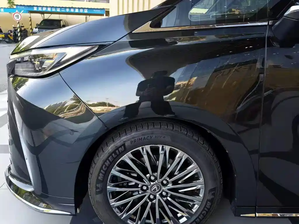 Lexus LM — миниатюра 21