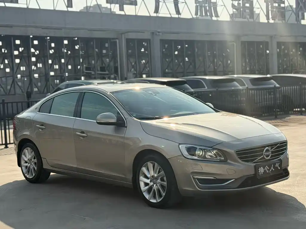VOLVO S60