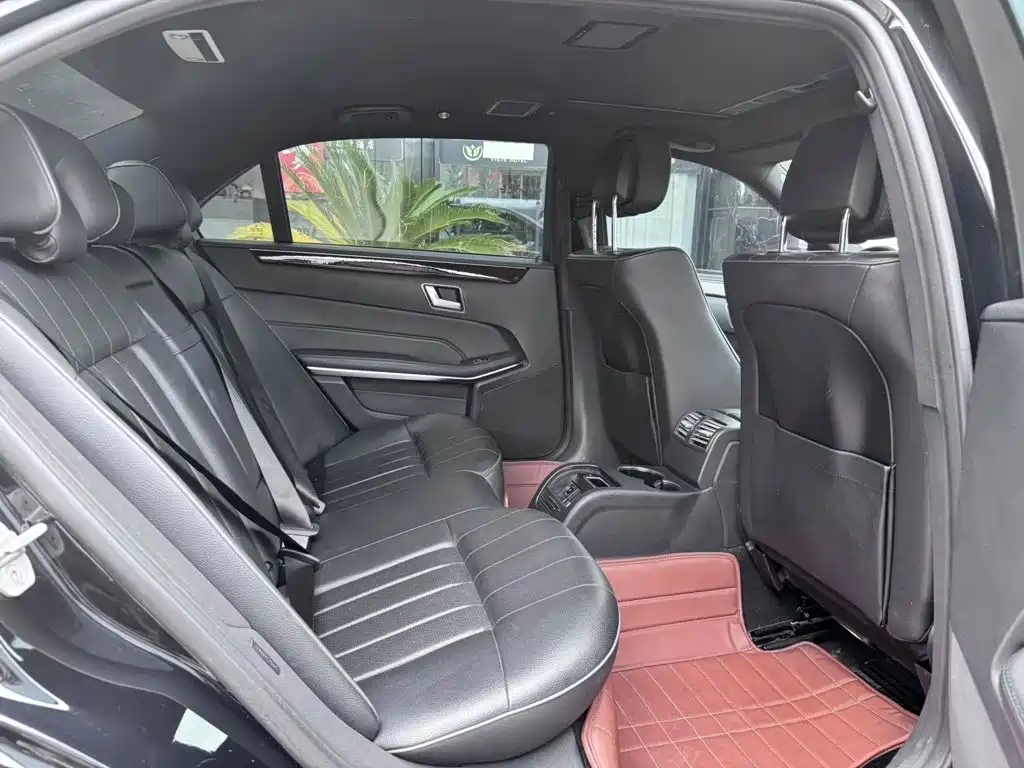 Mercedes-Benz E-Class — миниатюра 7