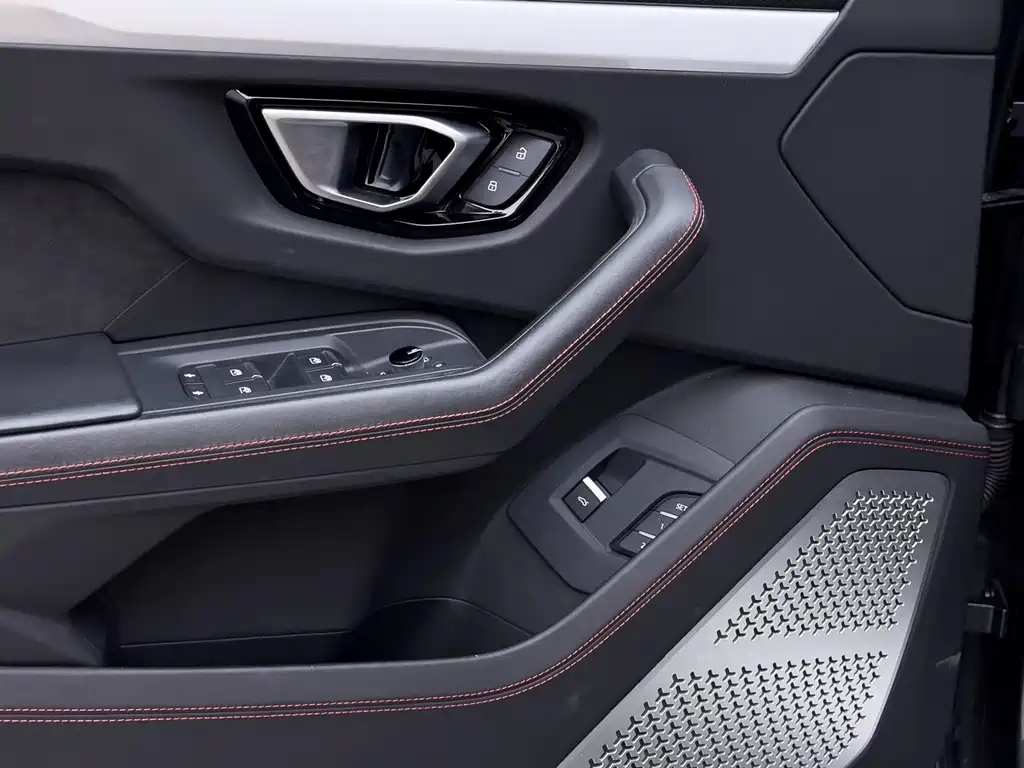 Lamborghini Urus — миниатюра 10