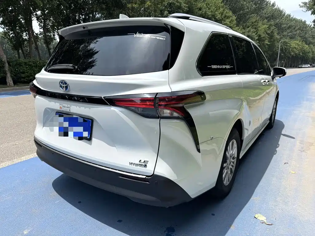 Toyota Sienna — миниатюра 7