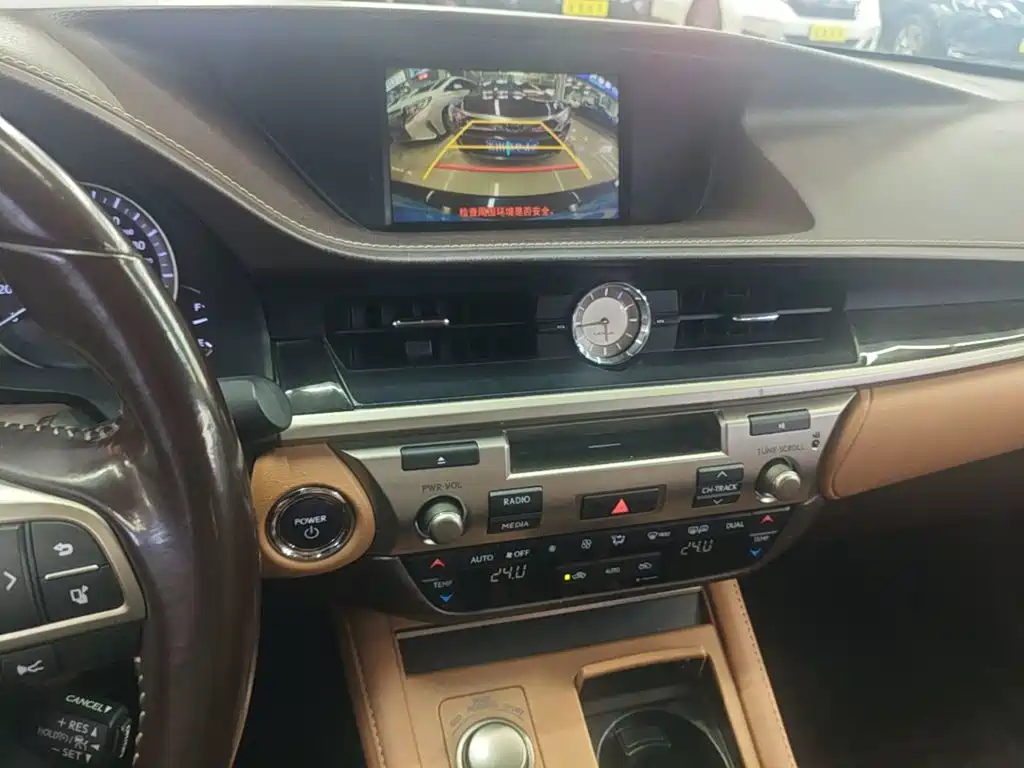 Lexus ES — миниатюра 13