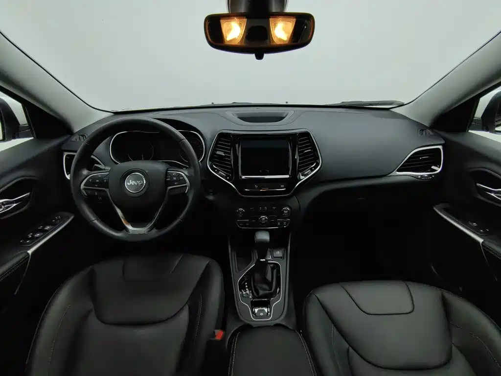 Jeep Cherokee — миниатюра 5