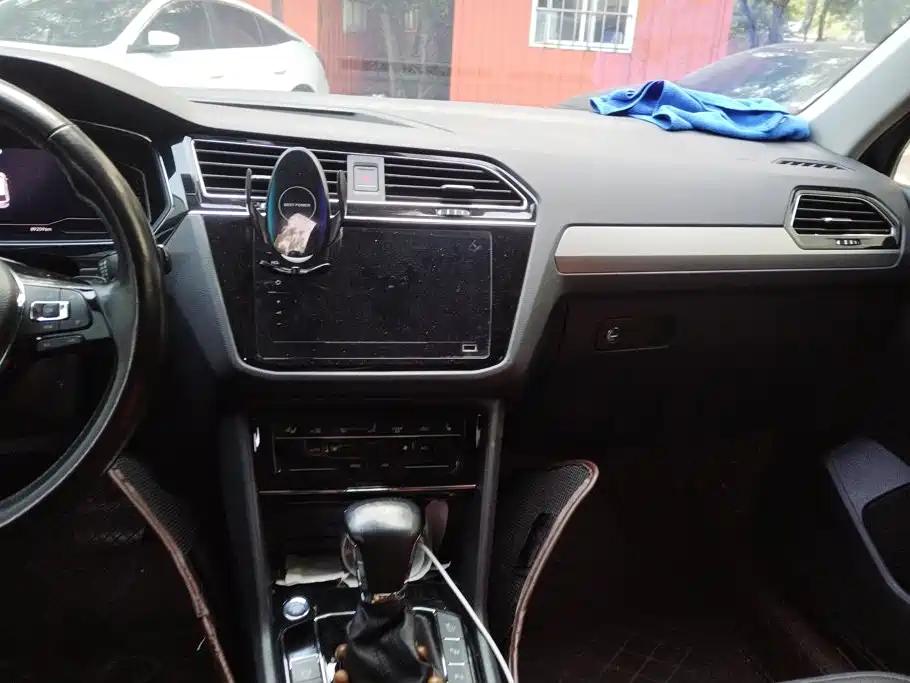 Volkswagen Tiguan L PHEV — миниатюра 13