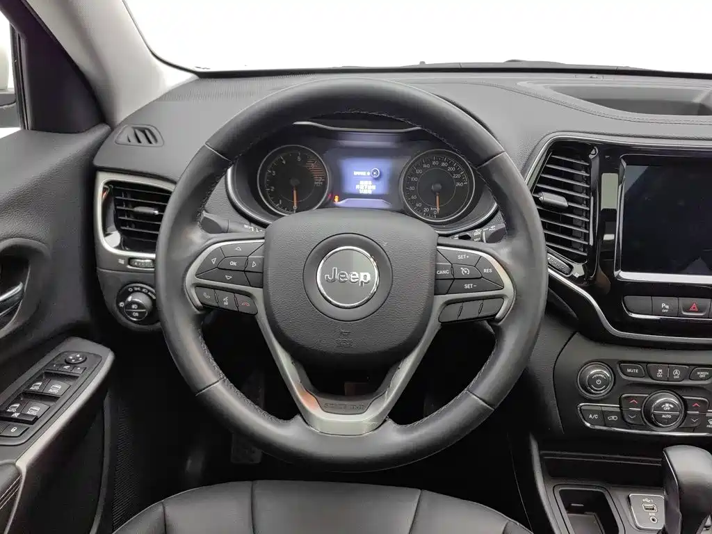 Jeep Cherokee — миниатюра 11