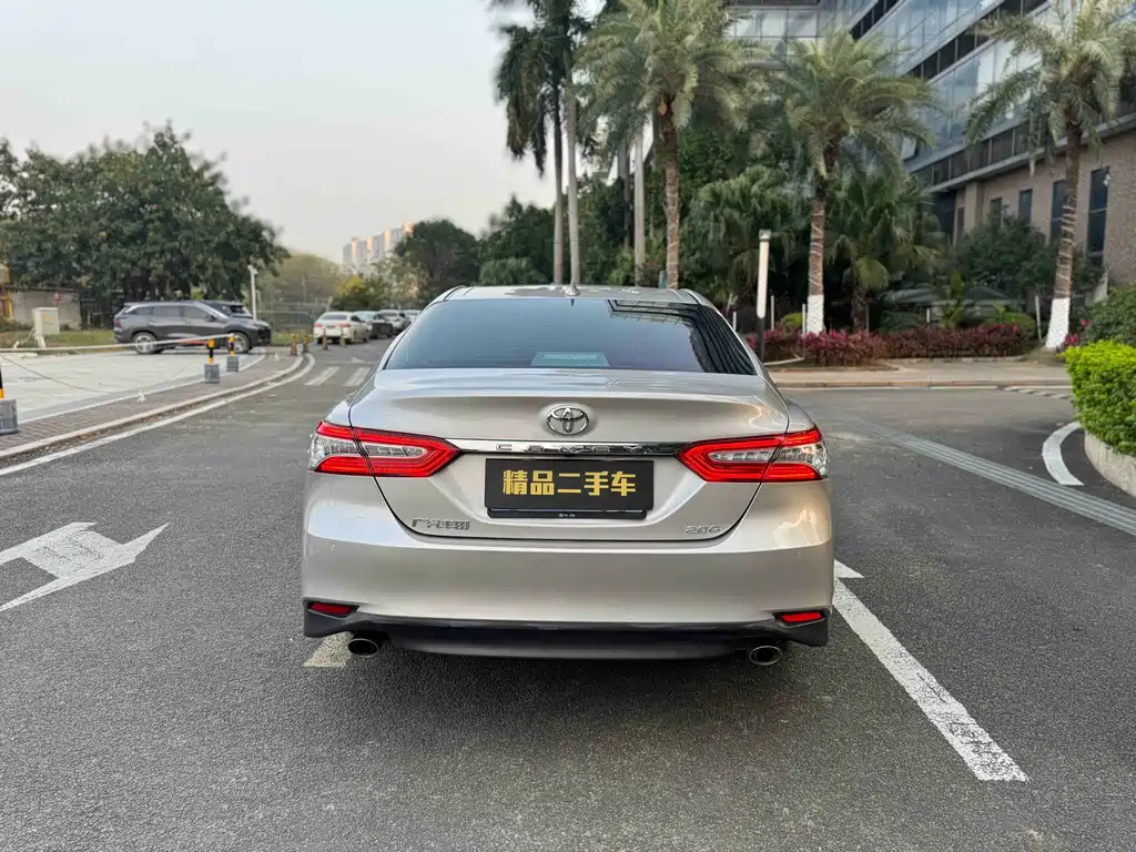 TOYOTA CAMRY