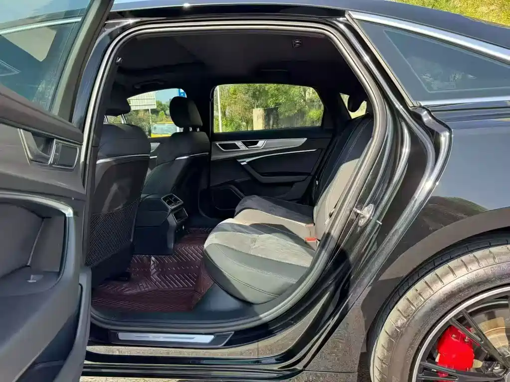 Audi A6L 2023 40 TFSI Luxury