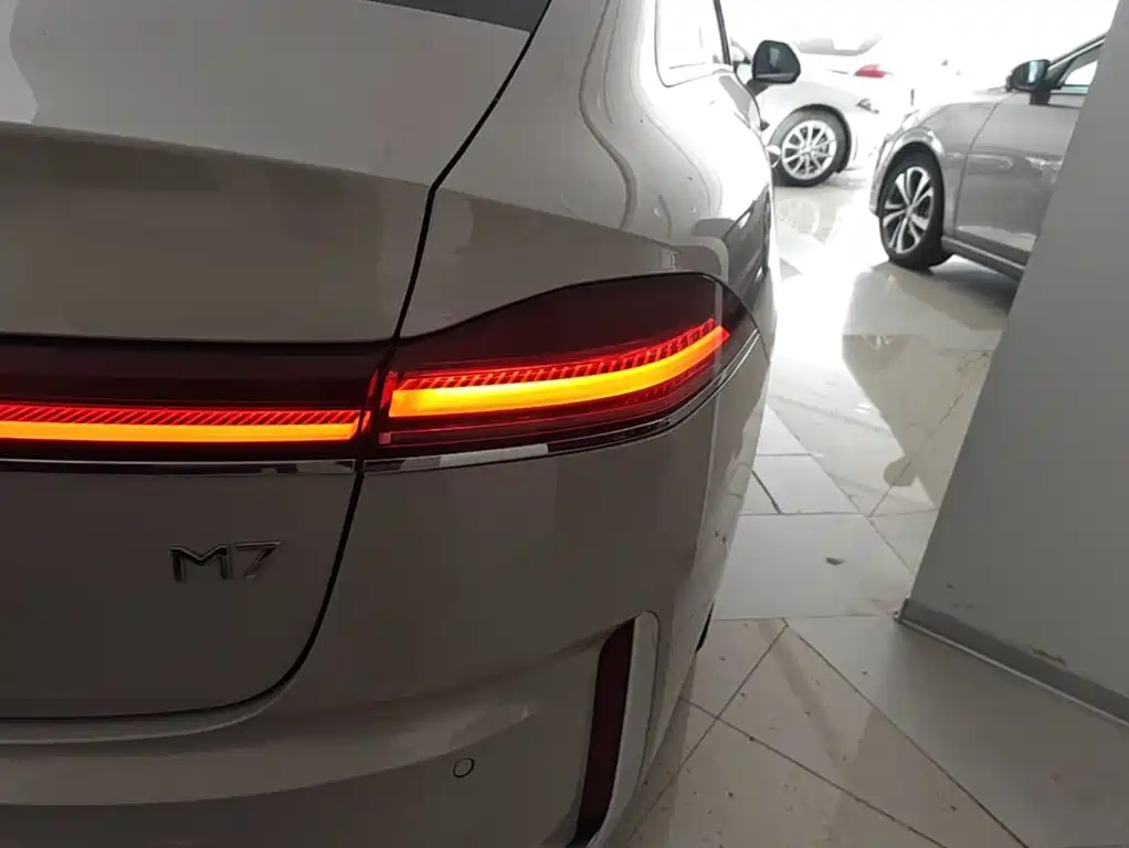 Roewe M7 DMH — миниатюра 8