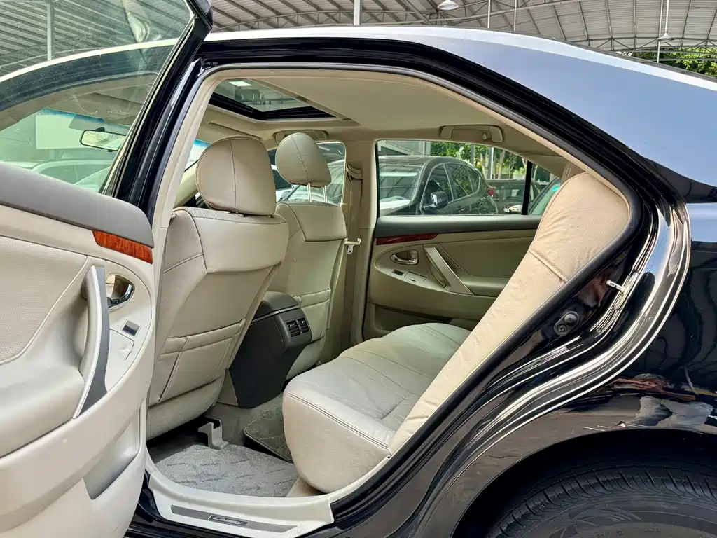 Toyota Camry — миниатюра 13