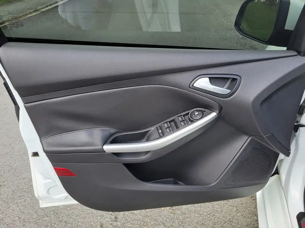 Ford Focus (Import) — миниатюра 9