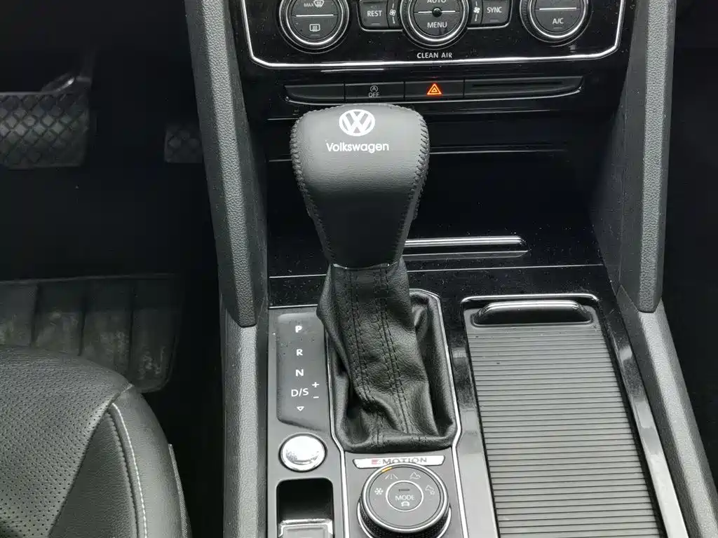 VOLKSWAGEN TOURANG