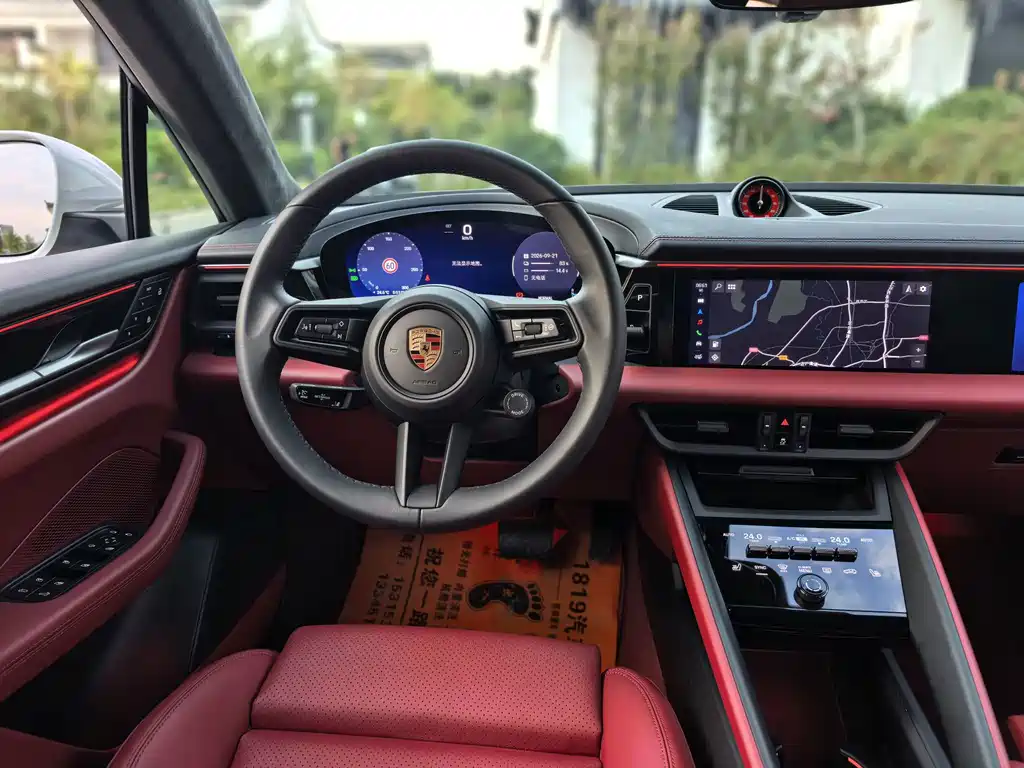Porsche Macan EV — миниатюра 9