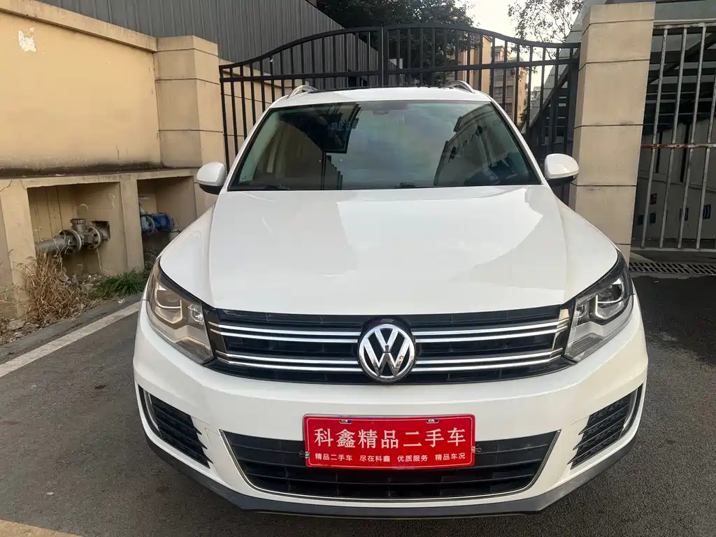 VOLKSWAGEN TIGUAN