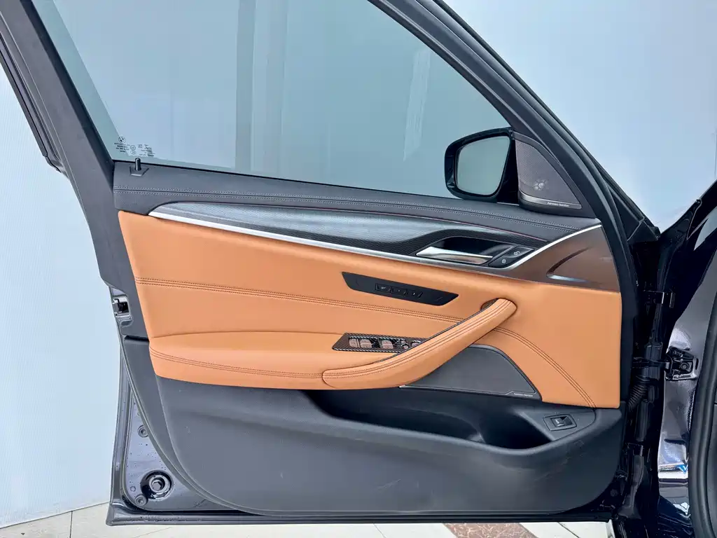 BMW 5 Series (Import) — миниатюра 7