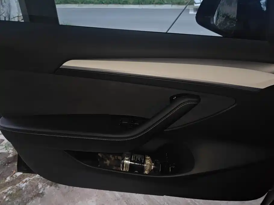 Tesla Model 3 — миниатюра 7