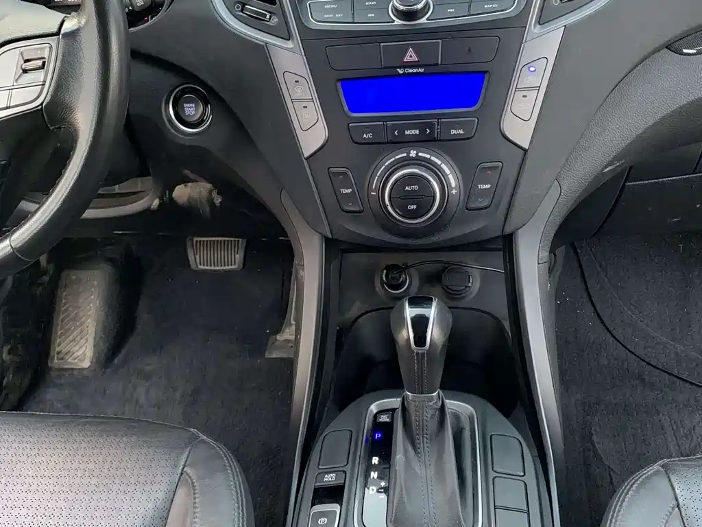 Hyundai Santa Fe 2015 2.4L AT 5 мест