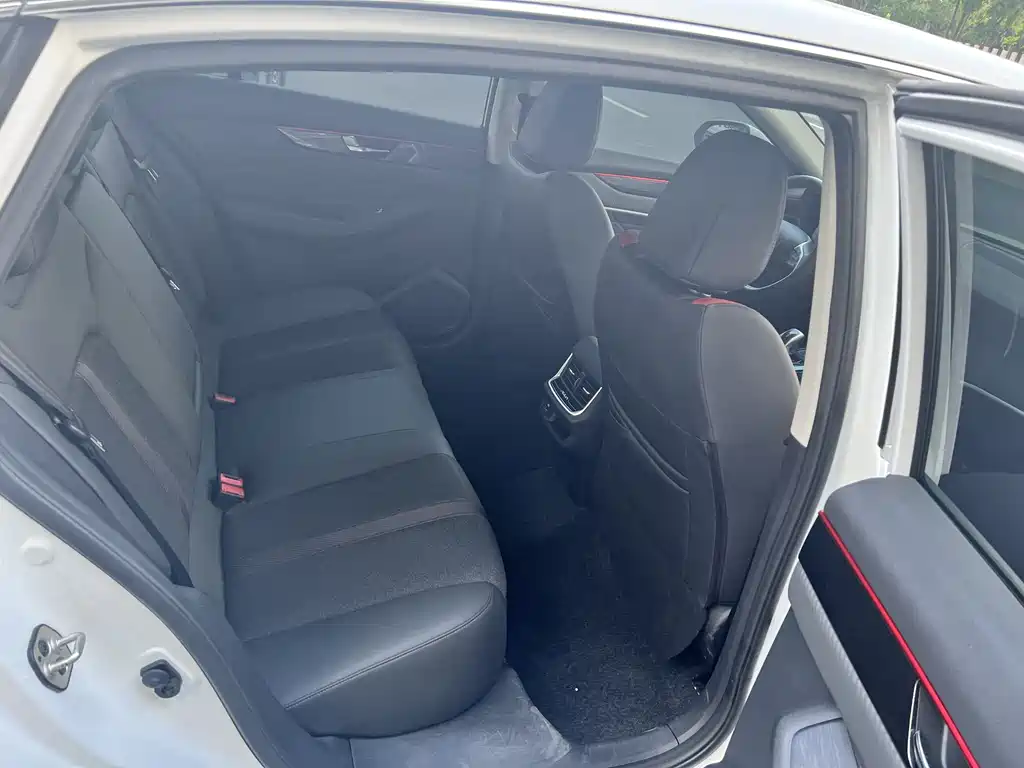 DONGFENG YI HYUN MAX