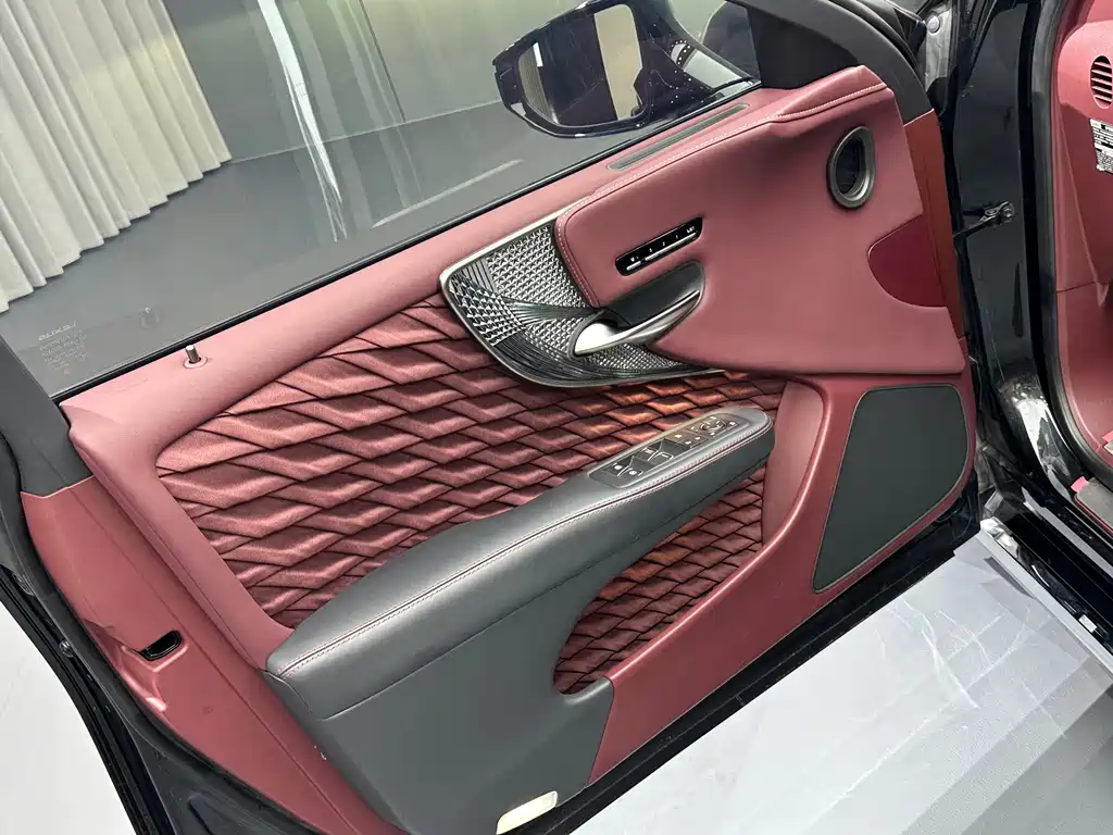 Lexus LS — миниатюра 12