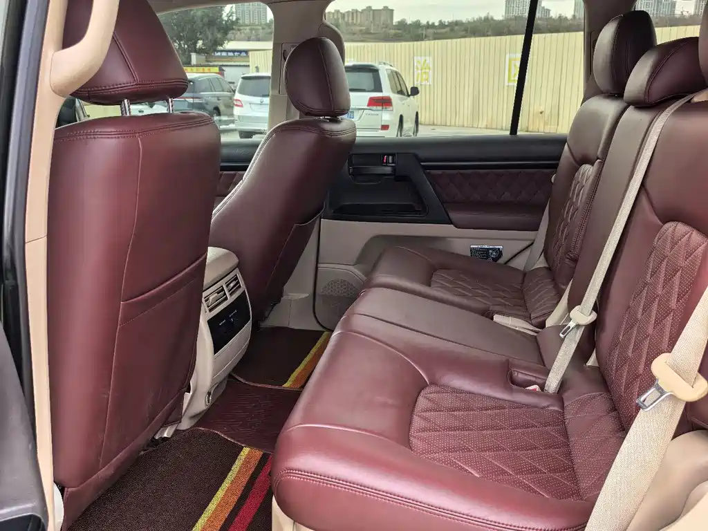 Toyota Land Cruiser — миниатюра 6
