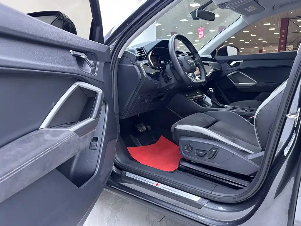 Audi Q3 2023 35 TFSI Fashion (1.4T)