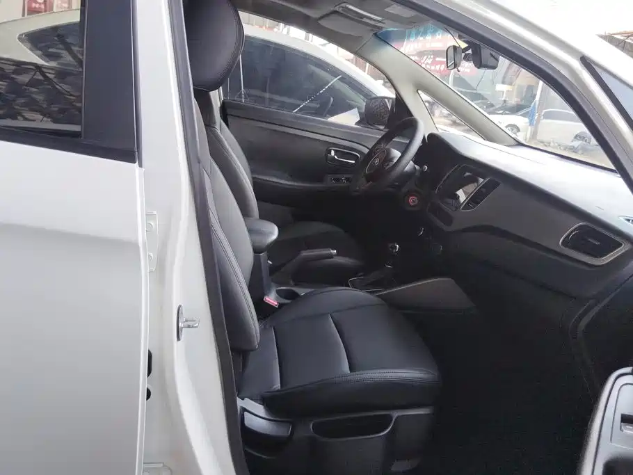 Kia Carens — миниатюра 8
