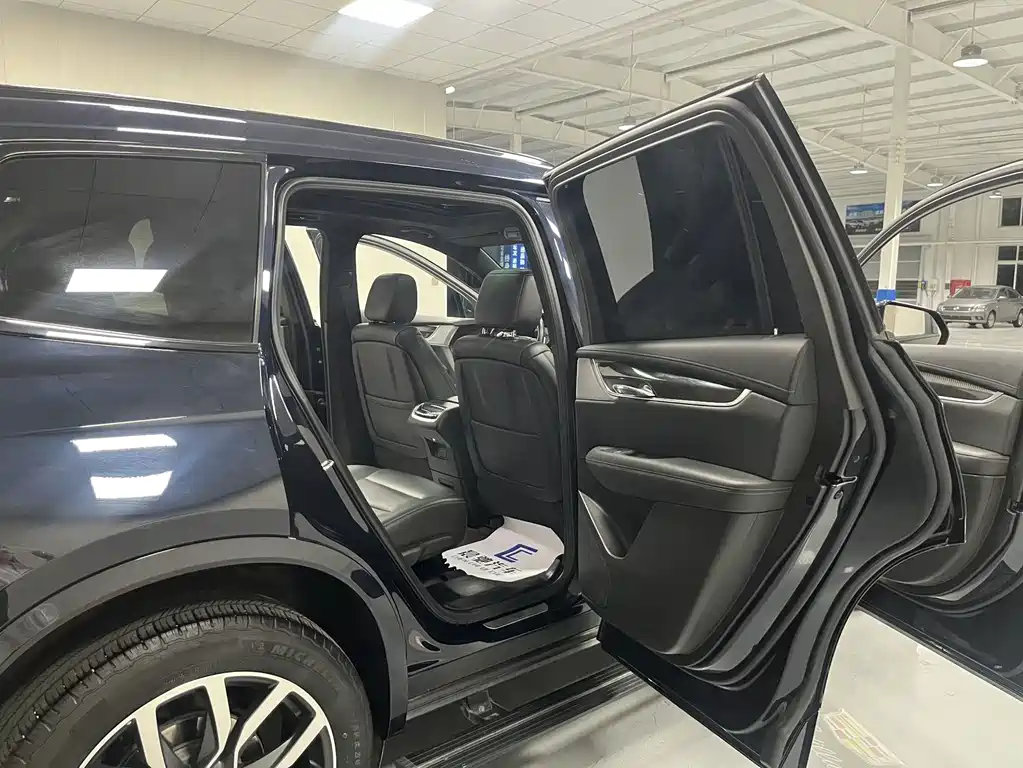 Cadillac XT6 — миниатюра 14