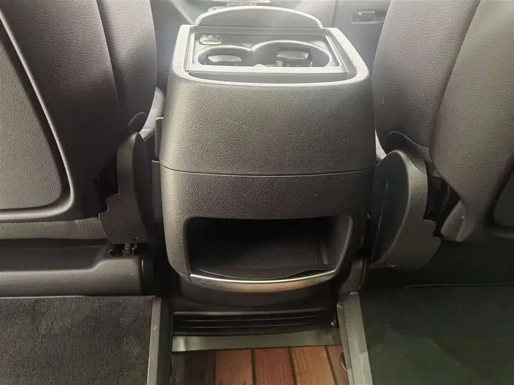 MERCEDES-BENZ V CLASS