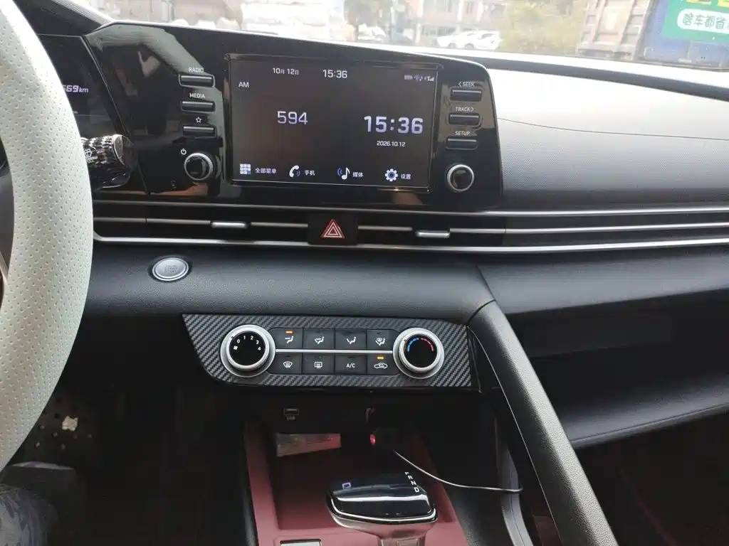 Hyundai Elantra — миниатюра 9