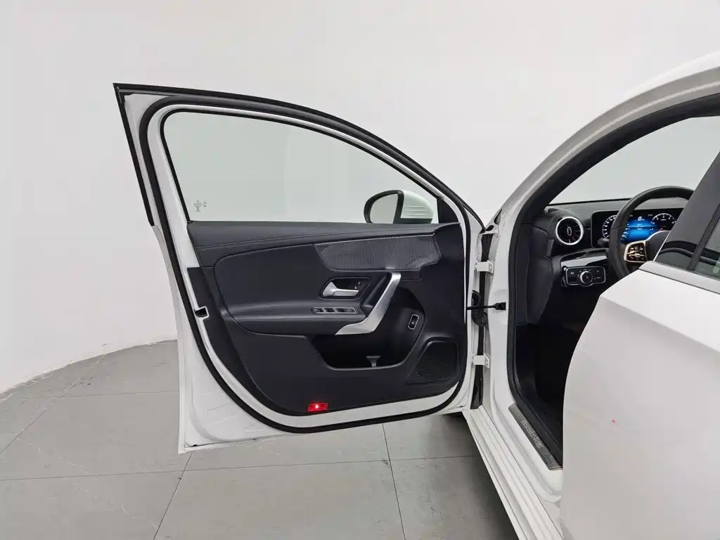 Mercedes-Benz A-Class — миниатюра 8