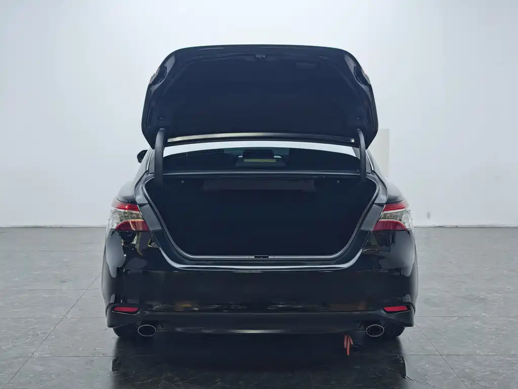 Toyota Camry — миниатюра 12