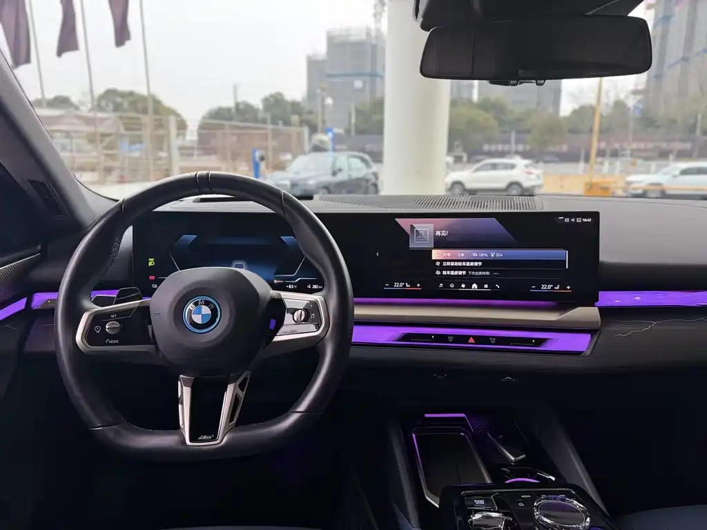 BMW I5