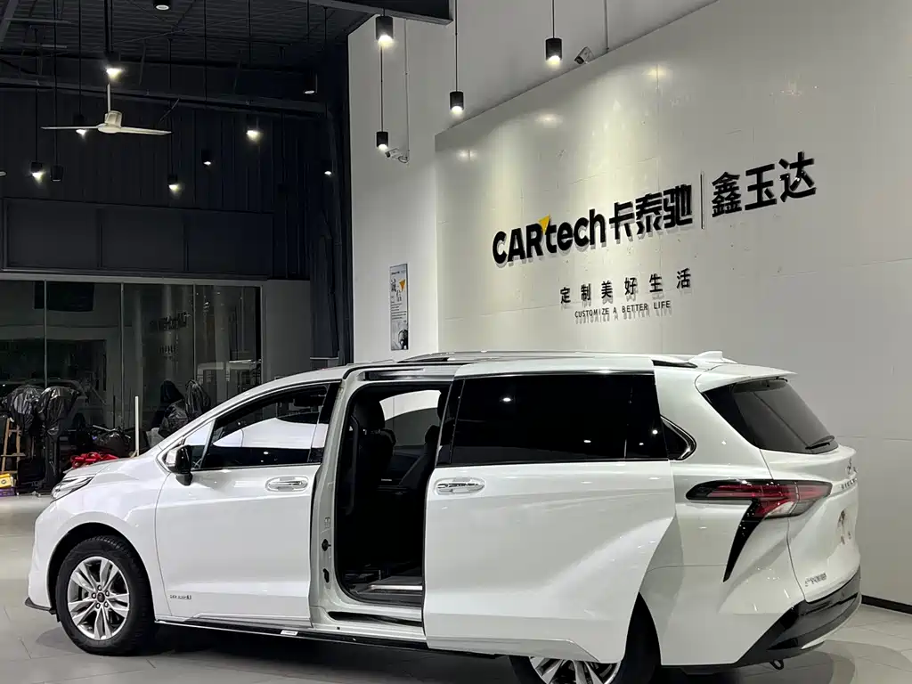Toyota Sienna — миниатюра 8